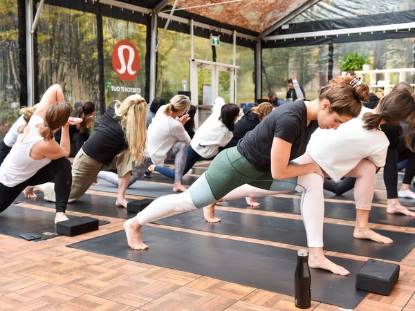 Lululemon apologizes for employee promoting offensive T-shirt that provoked  backlash online - Business Insider
